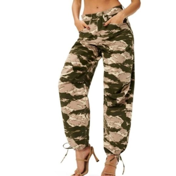 Good American Uniform Pants in Forest Camo - Size 10